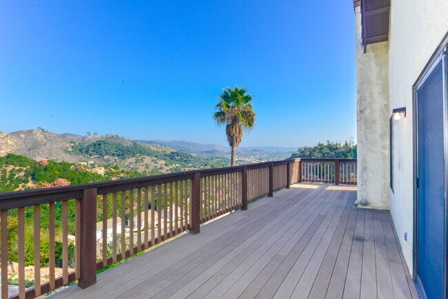 Building Photo - Remodeled Home in Cimarron with Amazing Vi...
