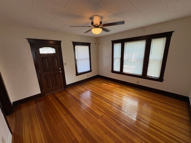 Building Photo - 2209 Hawthorne Ave