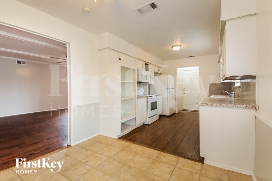 Building Photo - 4301 Augusta Dr