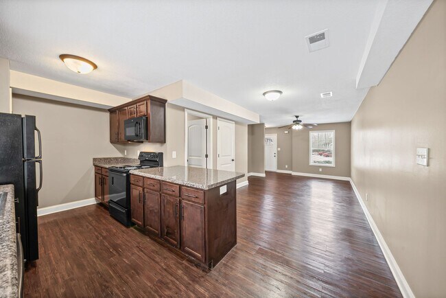 Building Photo - Pet Friendly Two Bedroom!