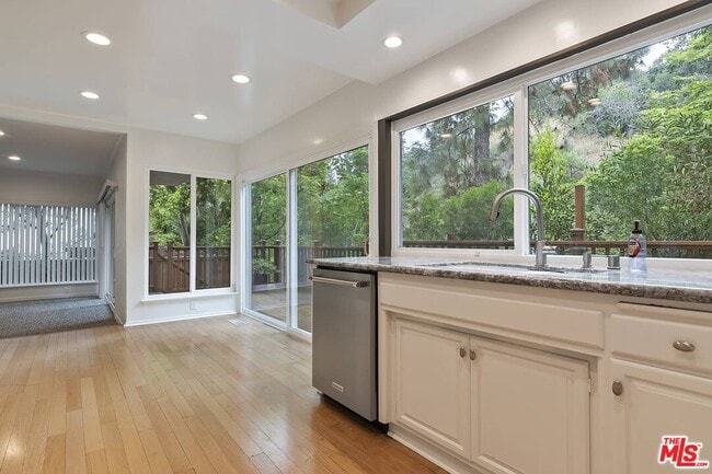 Building Photo - 2781 Woodwardia Dr