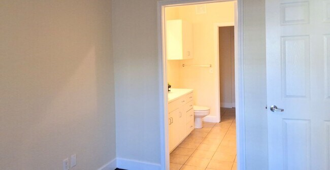 Building Photo - FOR RENT!!!  Beautiful Pool View Wood Floors Condo @ Park North Downtown Orlando!