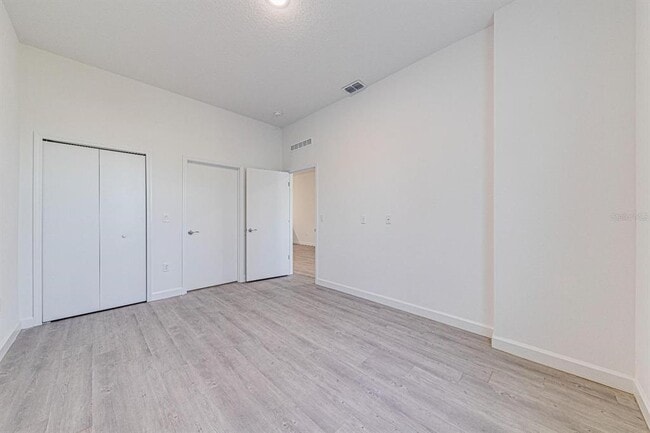 Building Photo - 633 Trikomo Dr