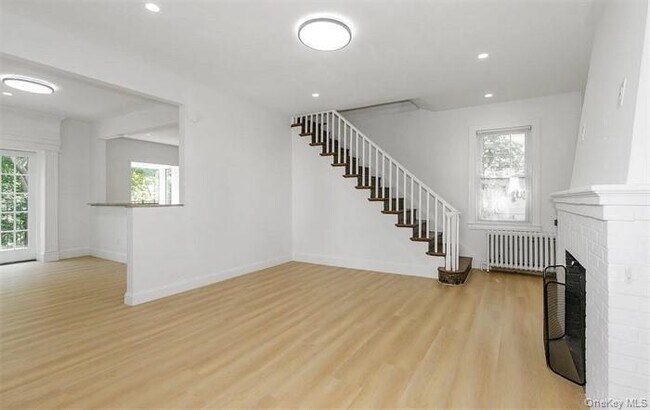 Building Photo - 11 Floyd Pl