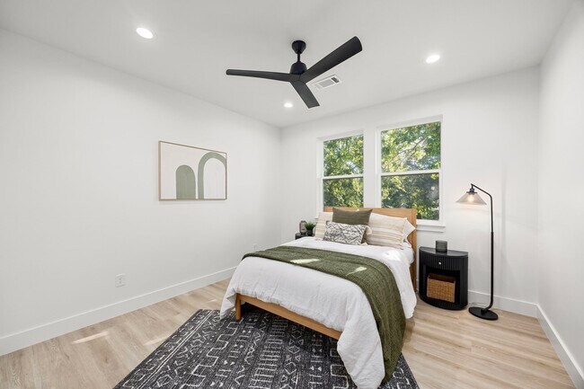 Building Photo - 4611 Dewberry St