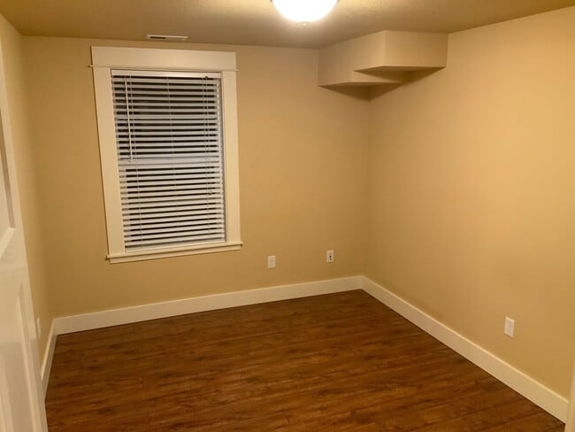 Building Photo - A Must See! 4 Bedroom House in North Eugene
