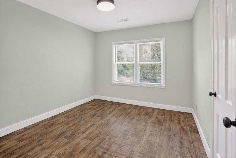 Building Photo - 1361 Byrere Terrace SW