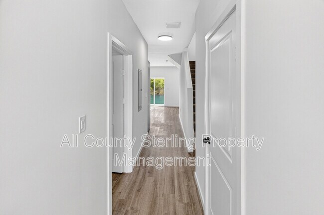 Building Photo - 1611 NW 29 Rd