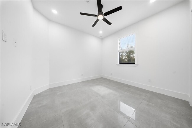 Building Photo - 3261 15th Ave SW