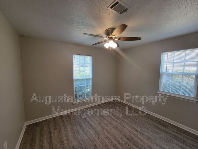 Building Photo - 156 Griswood Dr