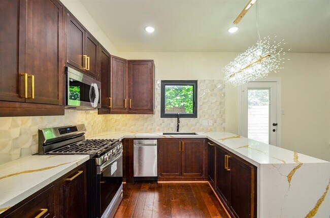 Building Photo - 3630 Dreyfus St