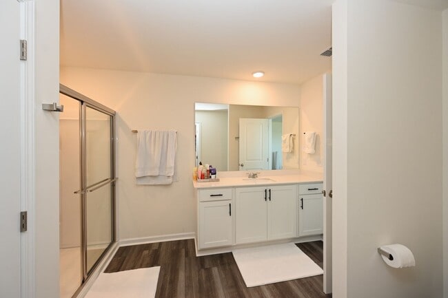 Building Photo - **RARE FIND: LIKE NEW, ONE-OWNER, 5-BED, 3-BATH HOME BUILT IN 2025 IN A NEIGHBORHOOD WITH RESORT-...