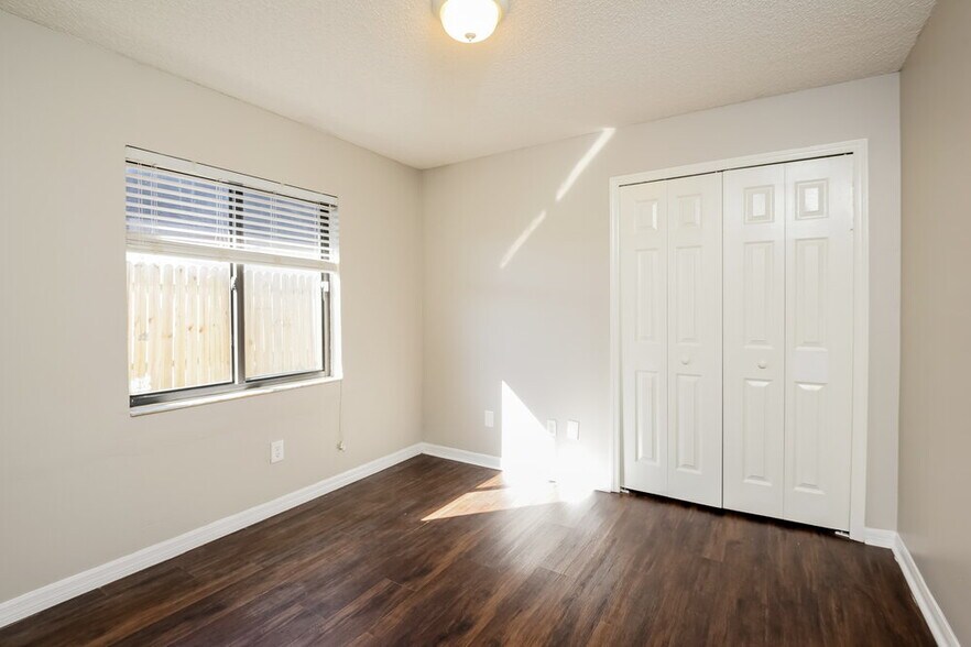 Building Photo - 1048 Vernon Loop