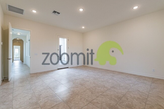 Building Photo - Beautiful Views!