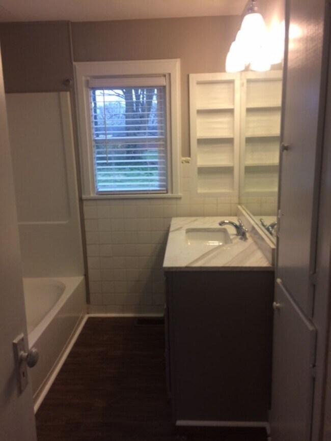 Building Photo - *605 MEADOWLAWN AV*-BG CITY SCHOOLS- $1595...