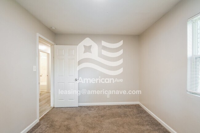Building Photo - 3608 N Sadlier Dr