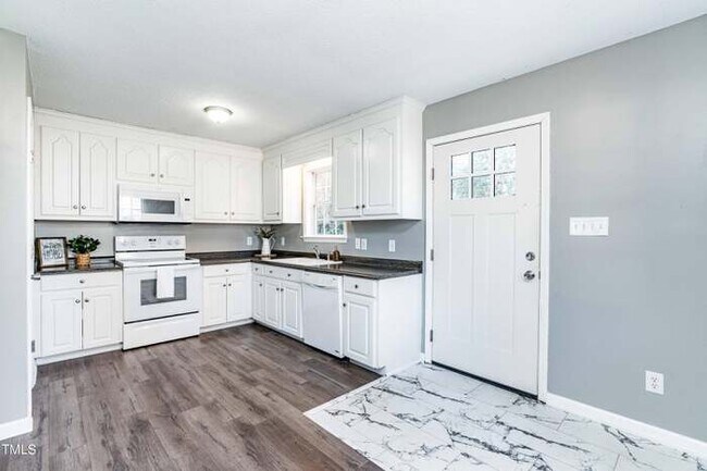 Building Photo - 526 Mill St