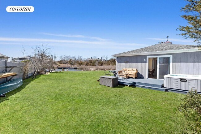 Building Photo - 25 Seatuck Ln