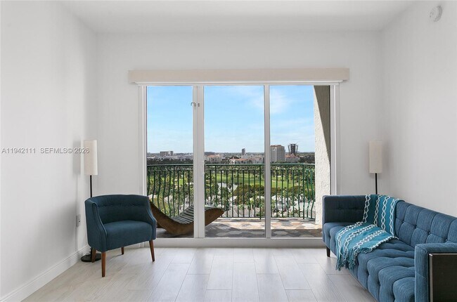 Building Photo - 19900 E Country Club Dr