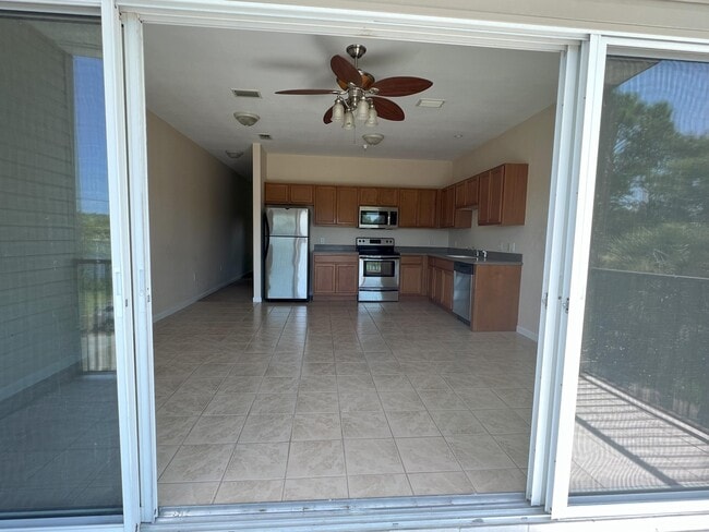 Building Photo - 1147 N Bayshore Dr