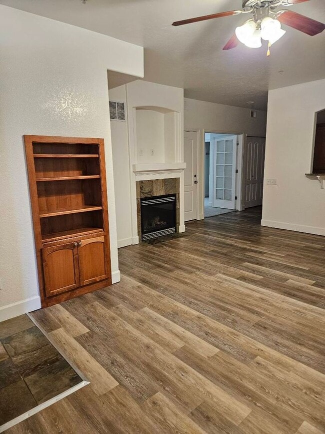Building Photo - Beautiful 2 Bedroom Condo Avail 9/2