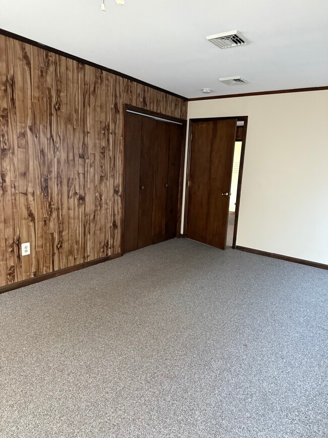Building Photo - 50 Schoolhouse Ln