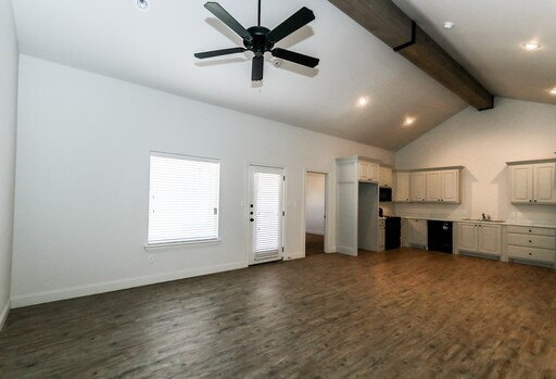Building Photo - "First Full Month's Rent Free! Spacious & ...