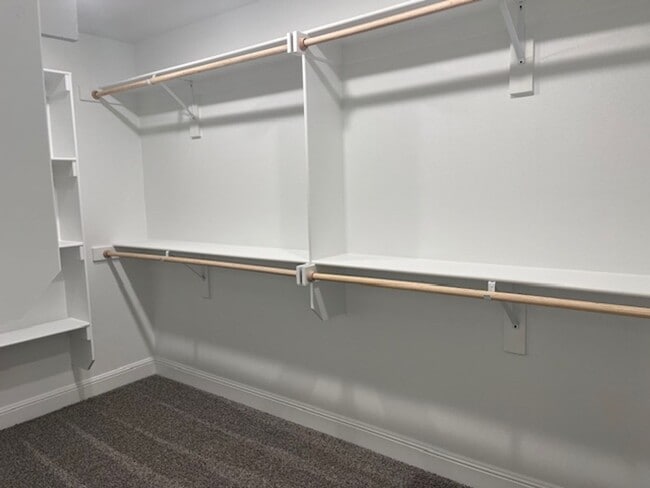 Building Photo - 1 year new Construction!