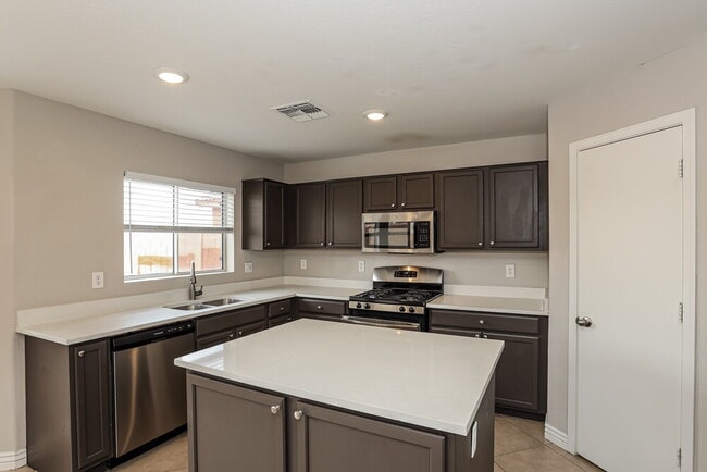 Building Photo - 12422 W Sharon Dr