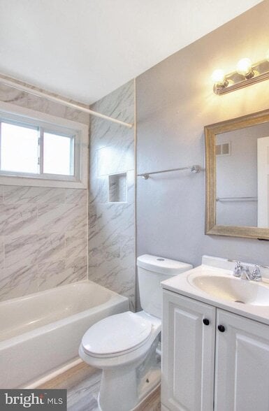 Building Photo - 2580 Iverson St