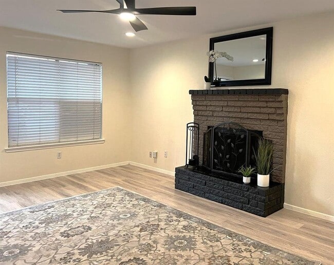 Building Photo - 8615 Bowling Green Dr