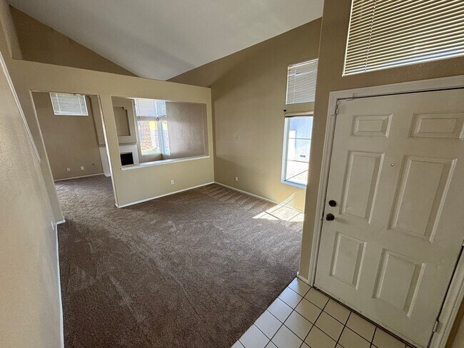 Building Photo - Gorgeous 4Bed/2Bath Home located in Sunris...