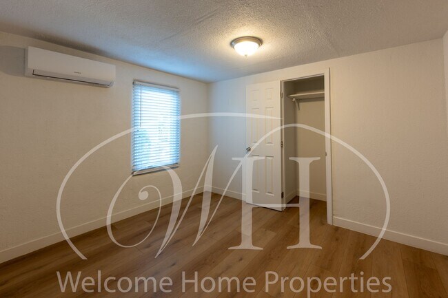 Building Photo - 3-Bedroom Home with Fenced Yard & Off-Stre...