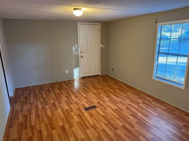 Building Photo - 4044 Friendship Rd