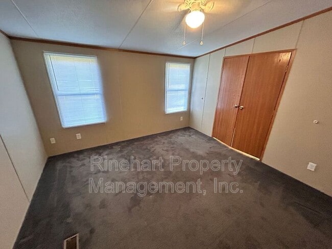 Building Photo - 5035 Park Creek Dr