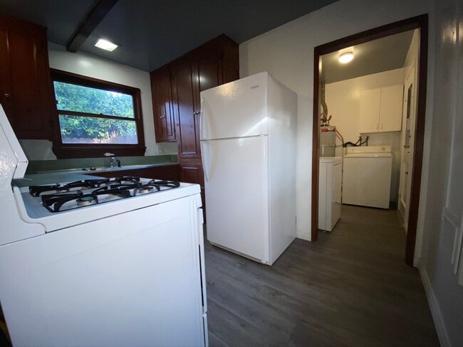 Building Photo - 4845 Agnes Ave