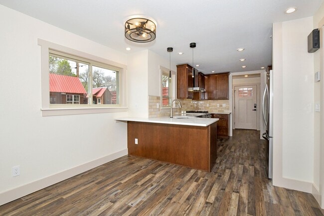 Building Photo - Redstone Cabin featuring Luxury, Convenien...