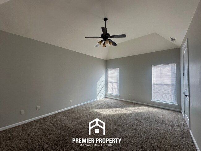 Building Photo - 2274 Southern Woods Dr