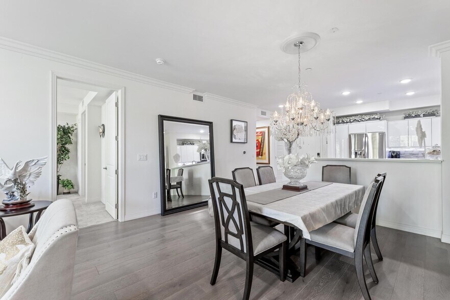 Building Photo - 5253 Vantage Ave