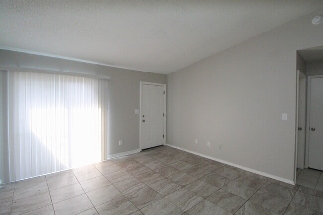 Building Photo - Updated 2-Bedroom Apartment with Private Patio and Move-In Special! –1/2 Off First Month Rent!