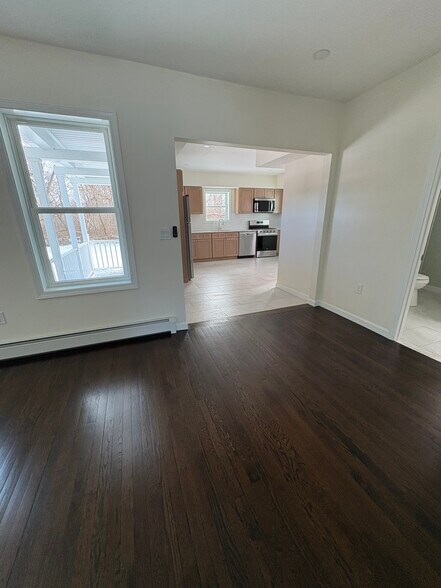 Building Photo - 316 Old Fall River Rd