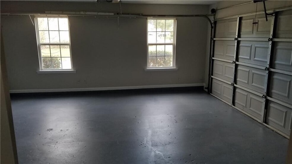 Building Photo - 3652 Roxfield Dr NE