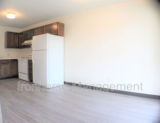 Building Photo - 411 N 16th Ave