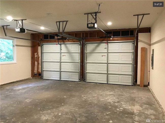 Building Photo - 305 N 188th St