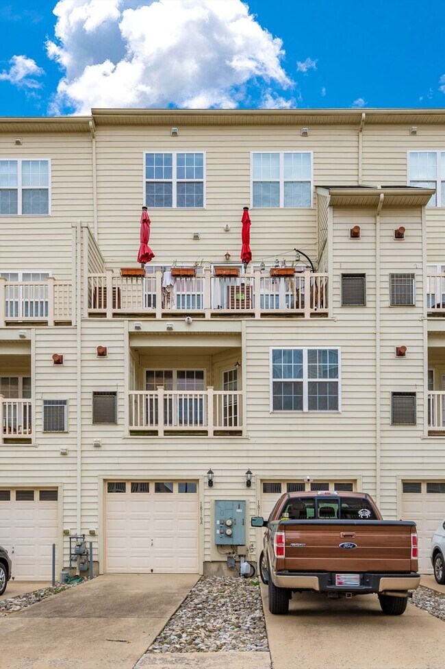 Building Photo - Desirable Two Level Condo For Lease - Not Pet Friendly