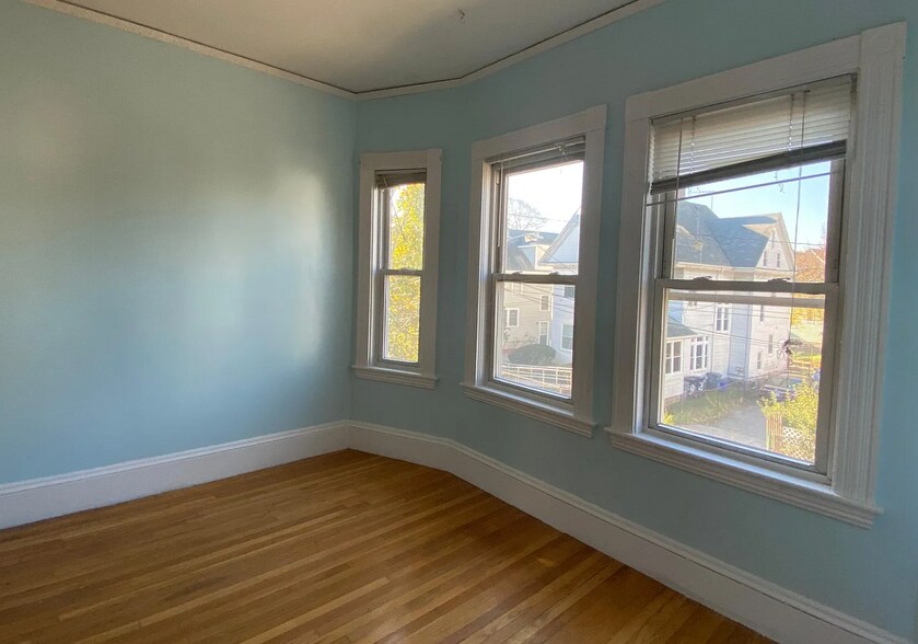 Building Photo - 27 Holman St