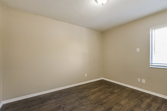 Building Photo - 1871 Meadowgold Ln