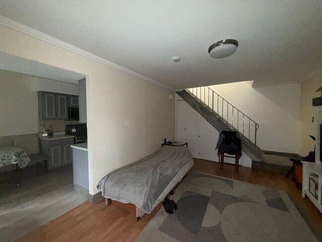 Building Photo - 1204 Roth Ct