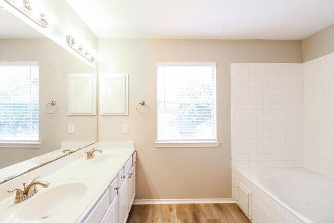 Building Photo - 3310 Tenaha Dr