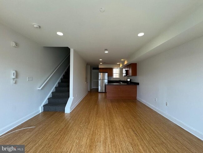 Building Photo - 1131 W Nevada St